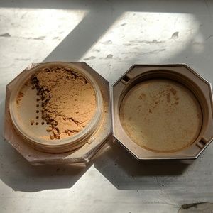 fenty beauty setting powder in honey